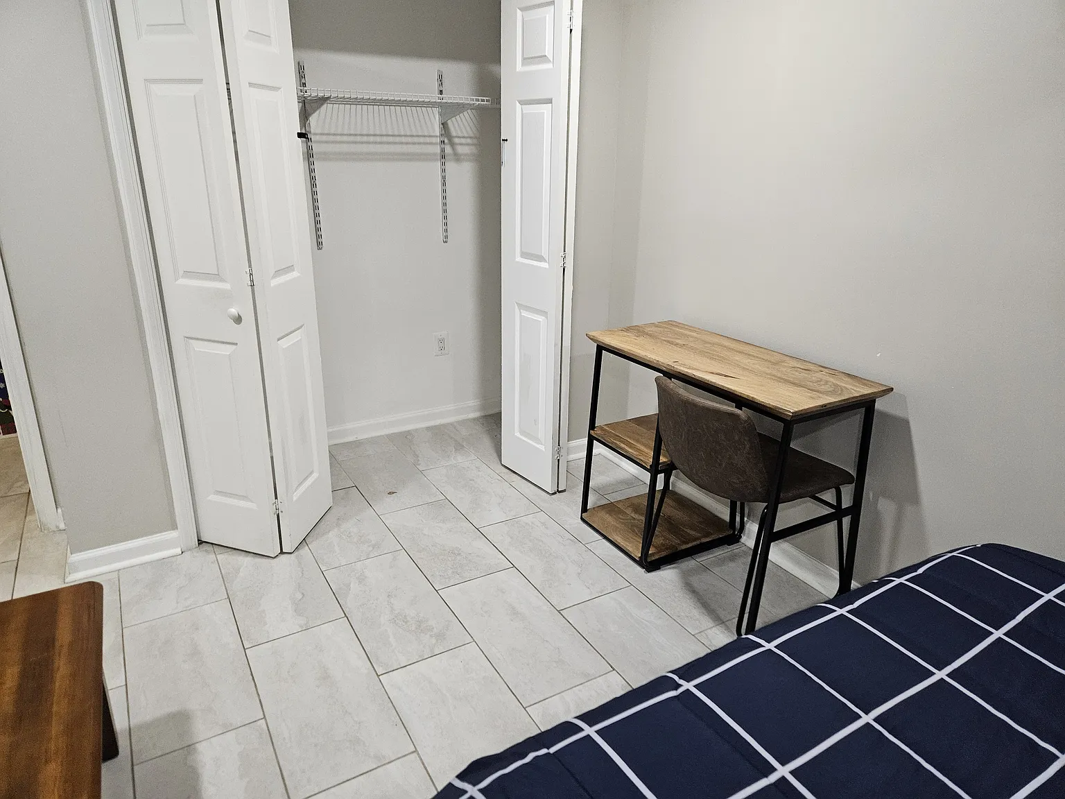 5 bed, 5627 sqft, $850 — Photo 2