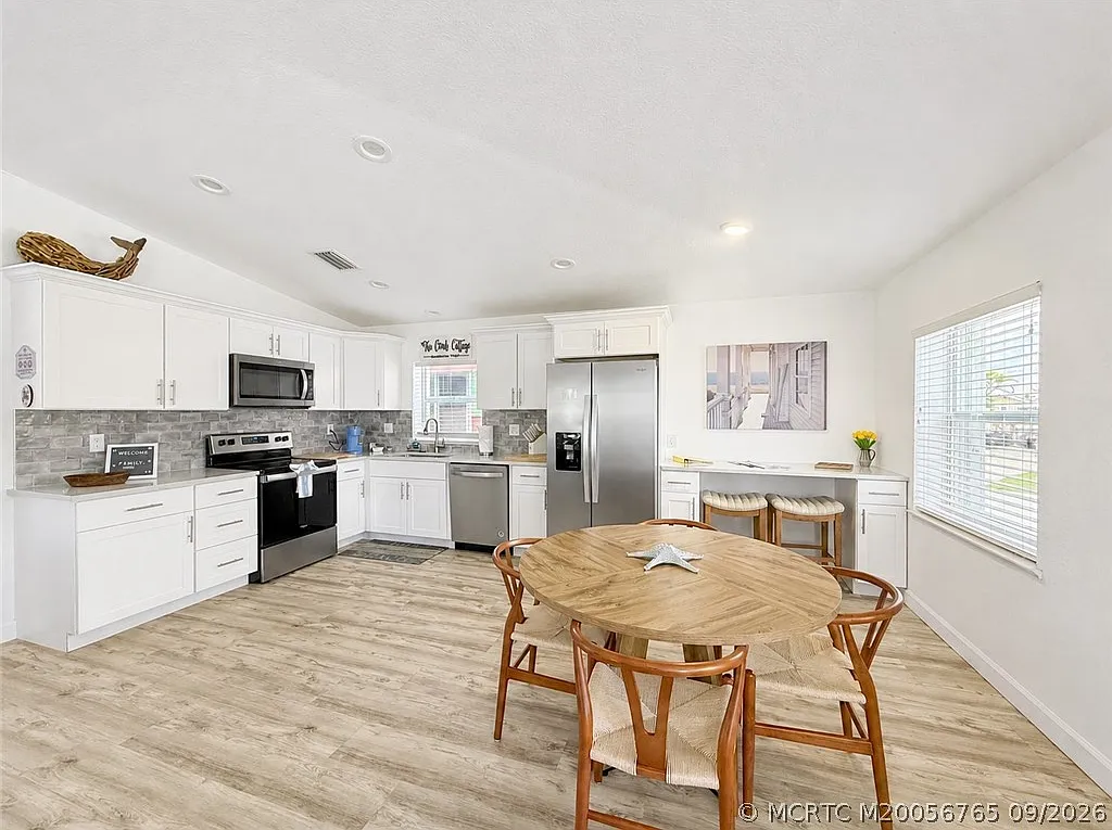 2 bed, 1.5 bath, 880 sqft, $2,400 — Photo 4