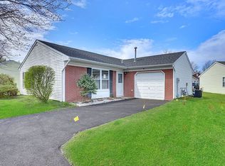 27 Jaffreyton Close, Freehold, NJ 07728