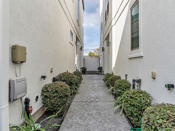 4th image of 5429 Larkin St
