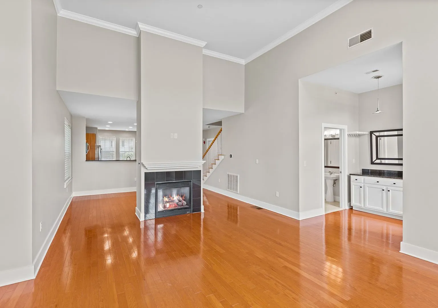 Private, light filled end unit townhome: 3 bed, 2.5 bath, 2,400 sq ft — Photo 1