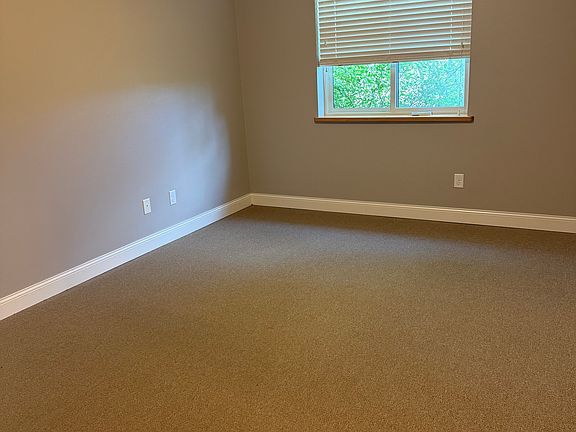 5th image of 308 College Cir #2