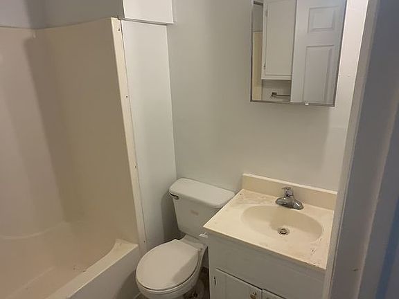 5th image of 923 N Fulbright Ave