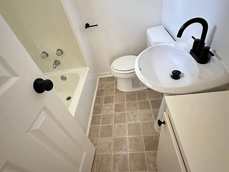 1730 McKinley Ave — Photo 4