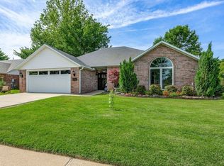 1903 SW Pine Ave, Bentonville, AR 72713