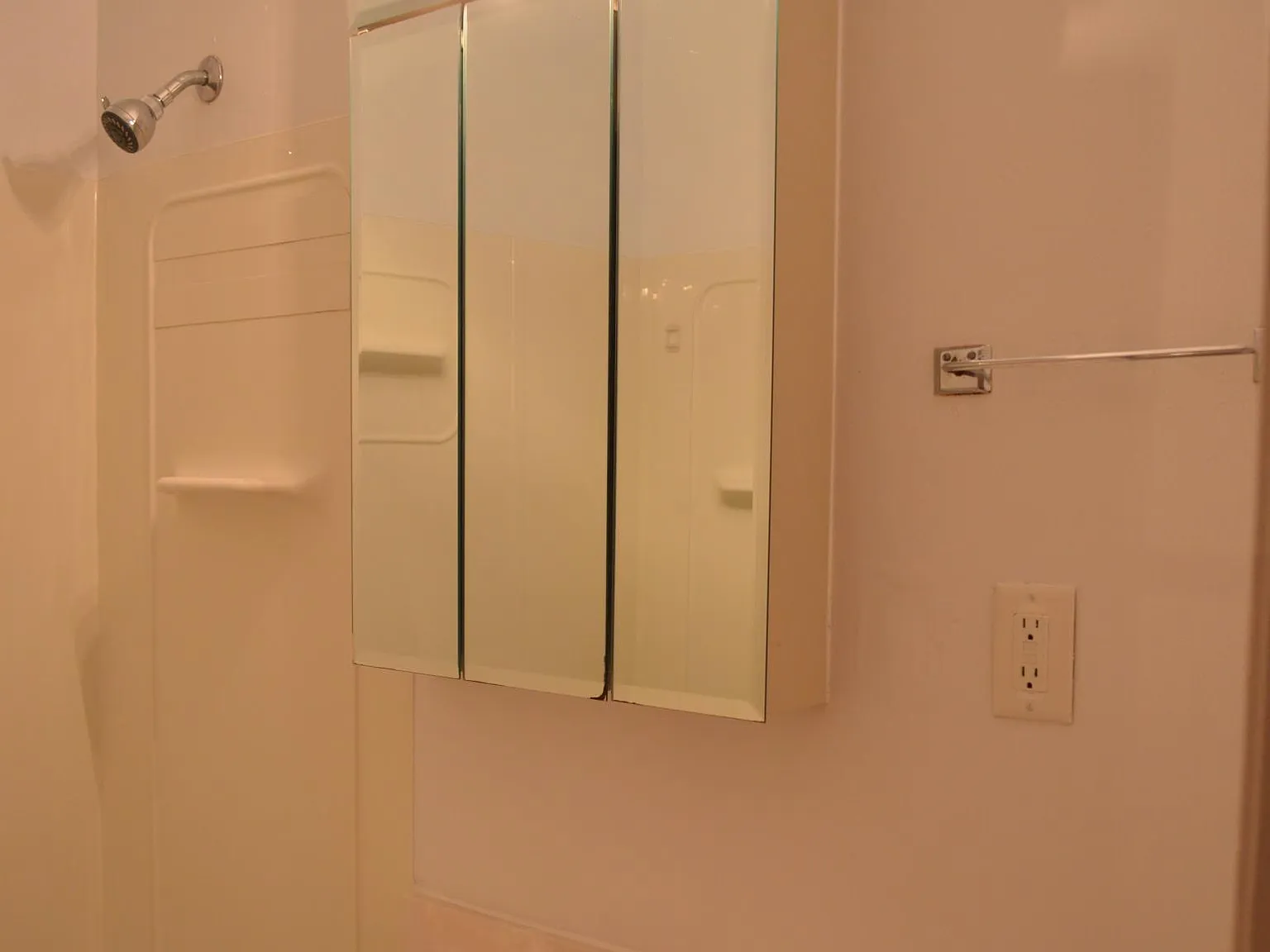 3 bed, $1,195 — Photo 2