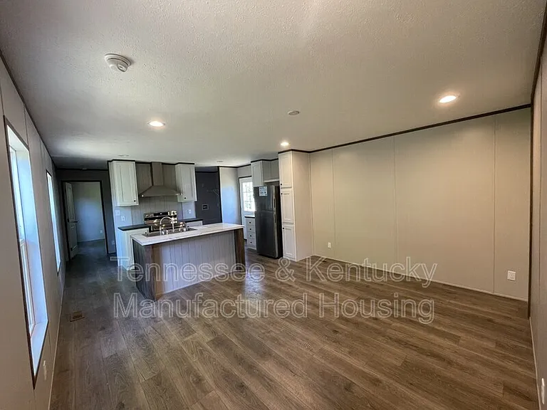 218 Eller Dr — Photo 5