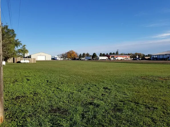 900 6th St S, Oakes, ND 58474