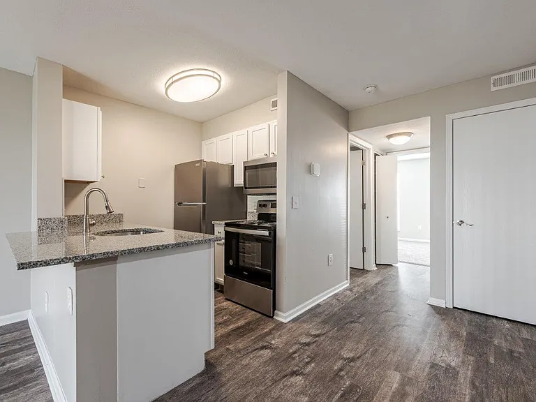 Eastpointe Lakes Apartments and Townhomes — Photo 7