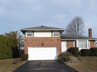 3949 Appletree Ln, Seaford, NY 11783