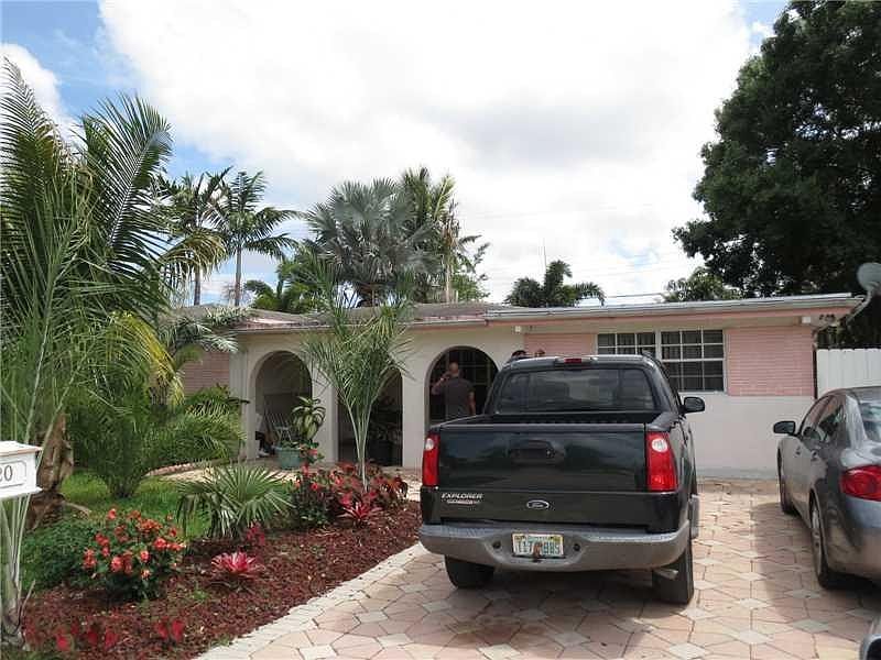 1st image of 3420 SW 17th St