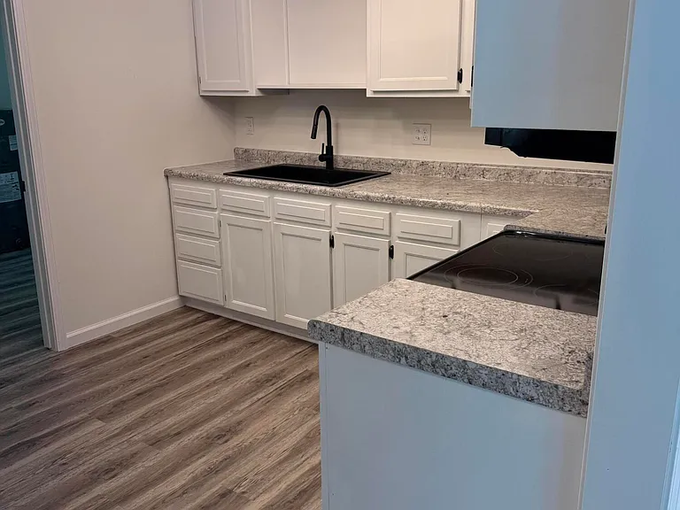 410 W Benton St — Photo 6