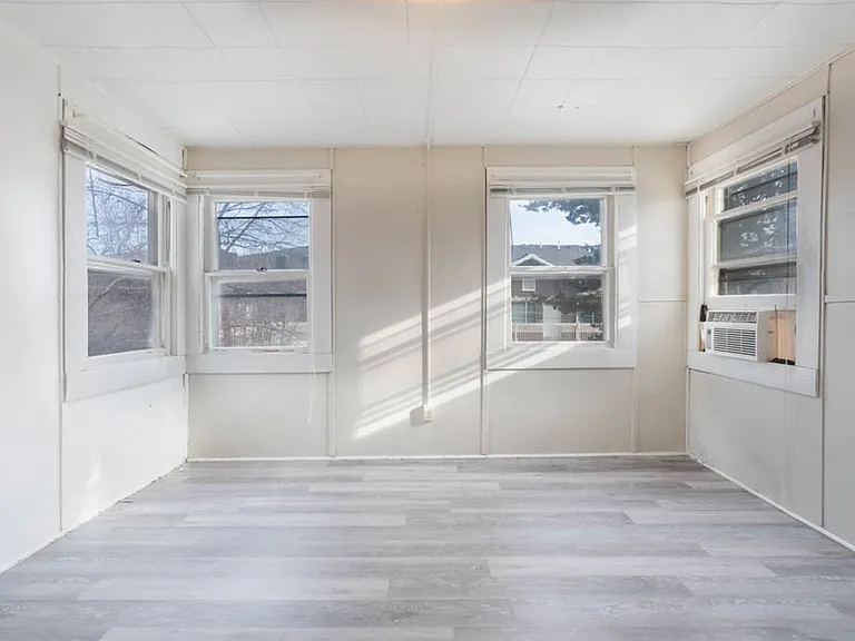 2610 College St - Cedar Falls — Photo 6