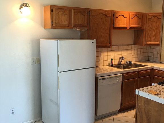 3rd image of 325 E 17th Pl APT D