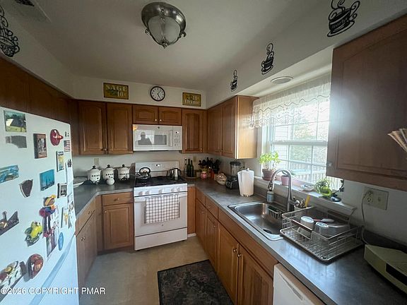 5th image of 54 Lower Ridge View Cir