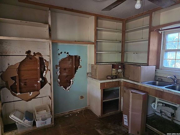 3rd image of 2502 Spokane Rd
