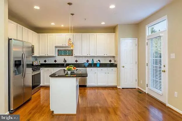 8743 Stonehouse Dr — Photo 4
