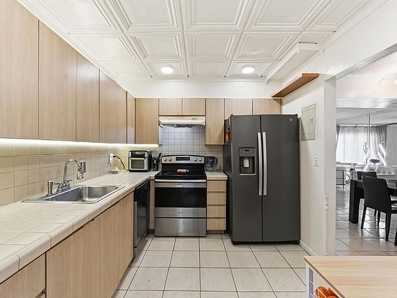 5th image of 624 NW 13th Street