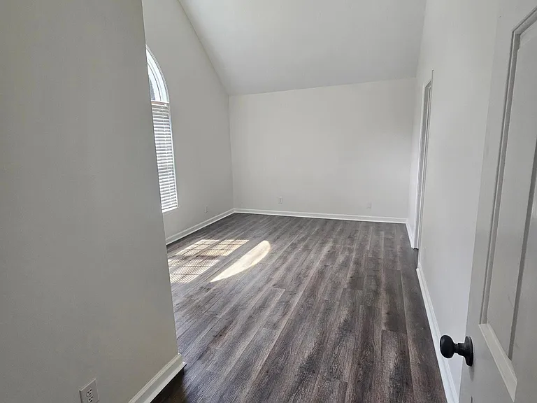 170 Kellie Ln — Photo 6