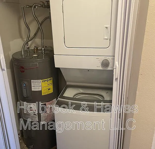 1209 W Plum St — Photo 16