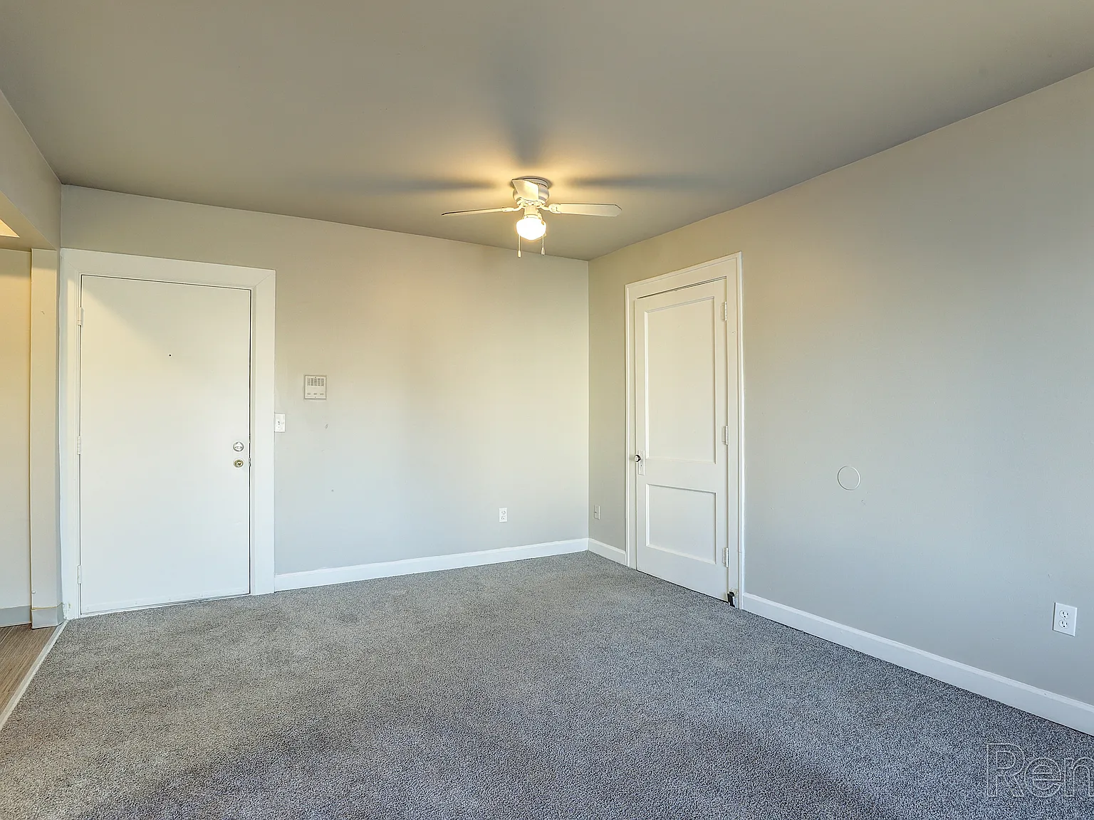 Capital Manor Apartments — Photo 3