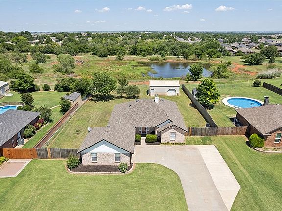 3rd image of 360 Candice Dr NW