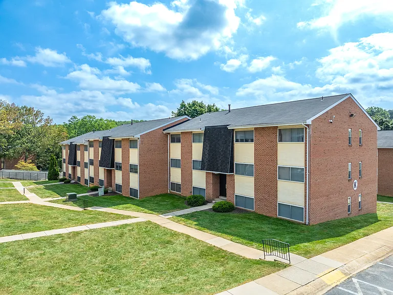 Hillside Apartments — Photo 8
