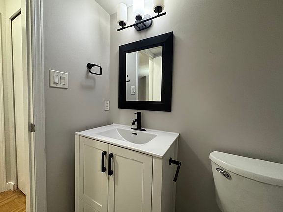4th image of 921 Thurlow St #7