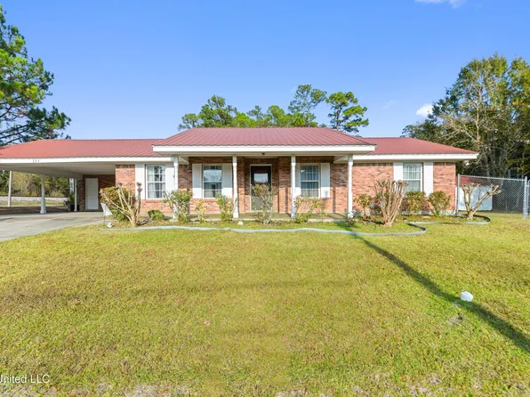 326 S Central Ave, Waveland, MS 39576