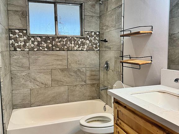 5th image of 423 Helen Way