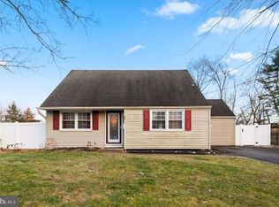 37 Melrose Dr, Pine Hill, NJ 08021