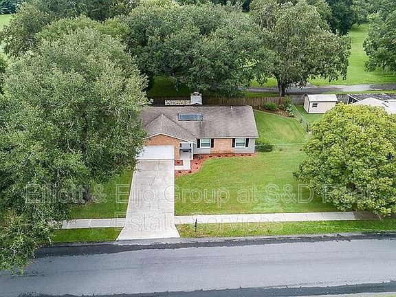 2nd image of 417 W Oak Dr