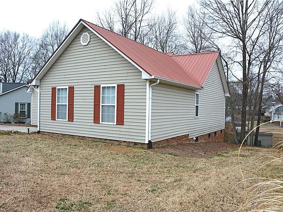 3rd image of 206 Ridgecreek Dr