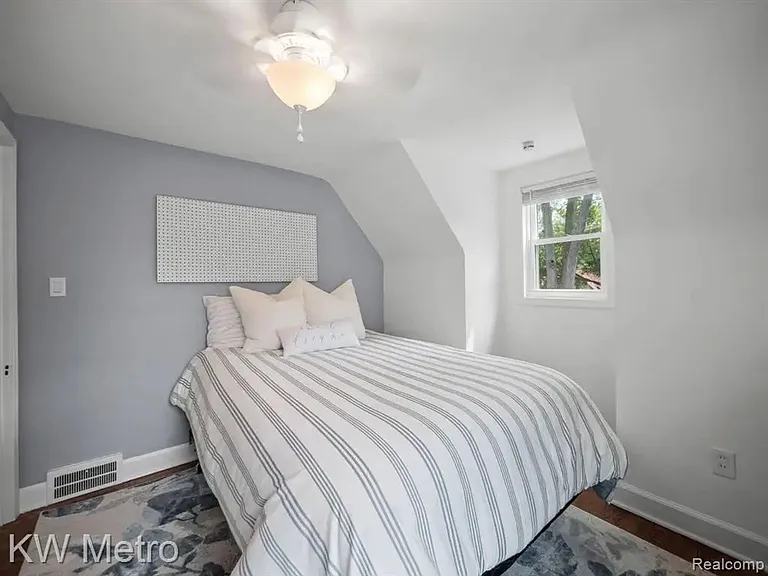 21530 Olmstead St — Photo 13