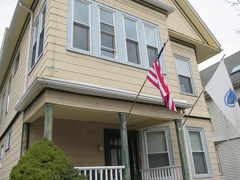 203 Highland Ave — Photo 10