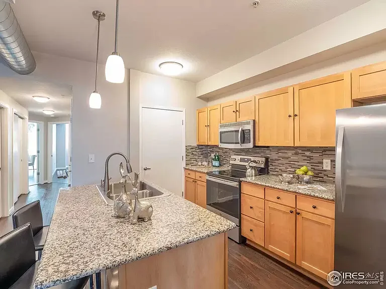 Large Upgraded Kitchen