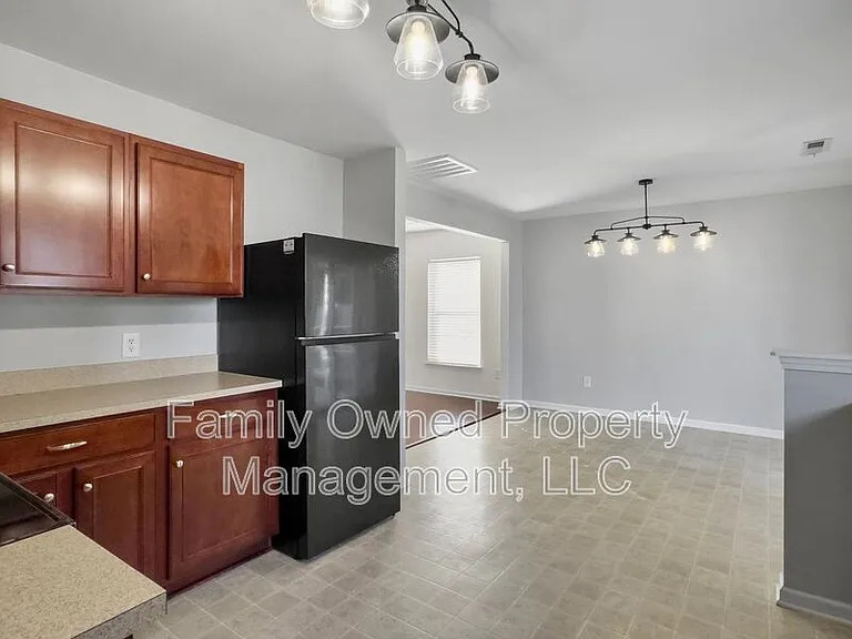 100 Salem Creek Dr — Photo 14