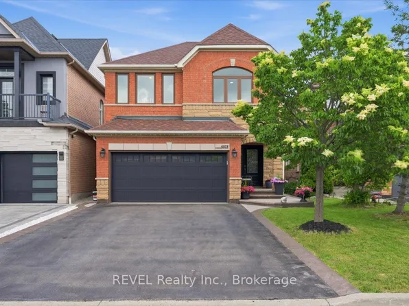 4819 Bloomburg Dr, Mississauga, ON L5M 7K4
