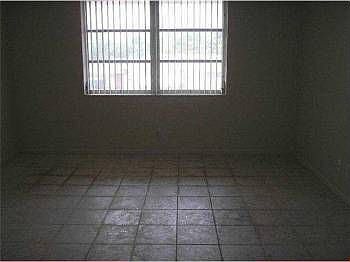 5th image of 2624 NE 32nd St APT 103