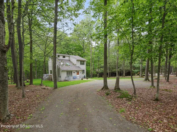 34 Sheffick Dr, Gouldsboro, PA 18424