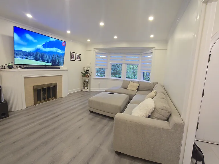 407 Saint George St — Photo 32