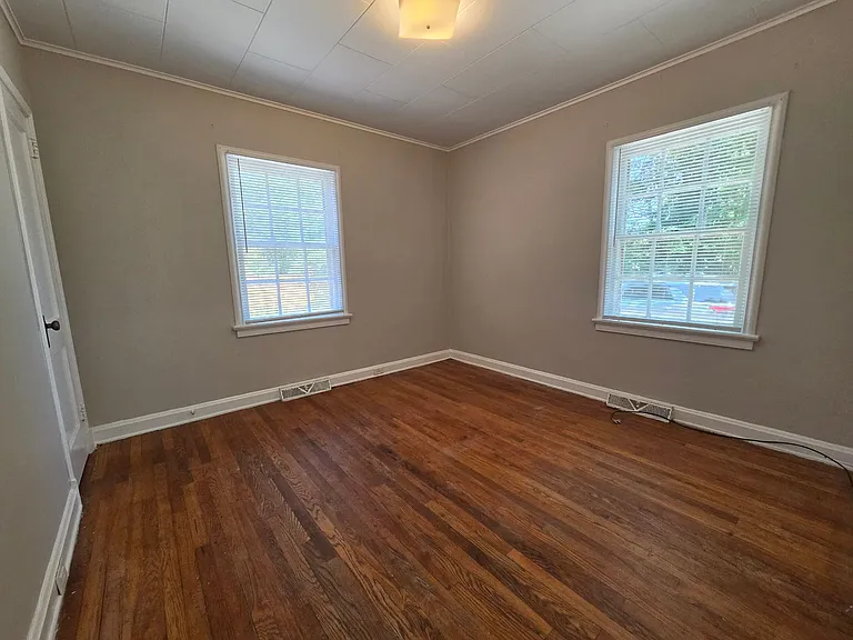 322 W McCubbins St — Photo 8