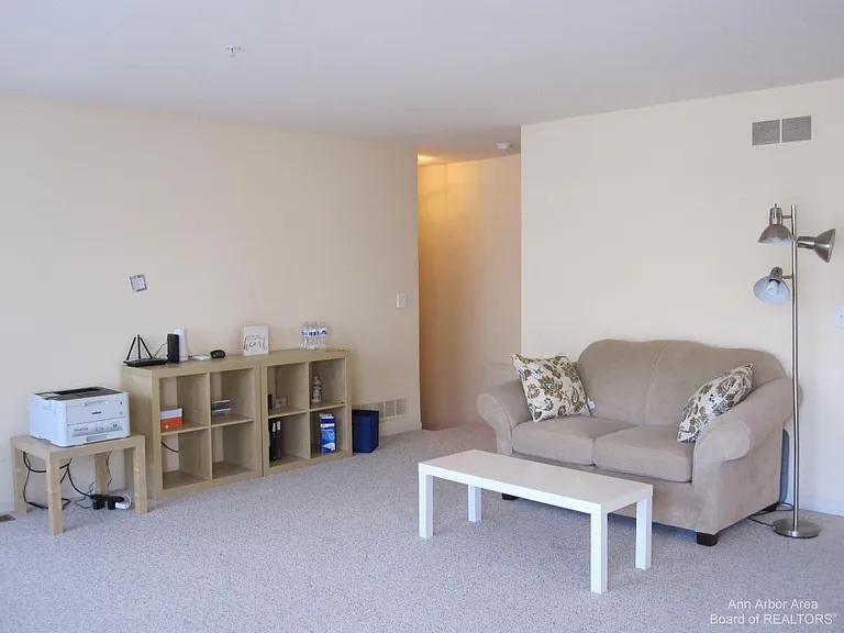 2806 Barclay Way — Photo 4
