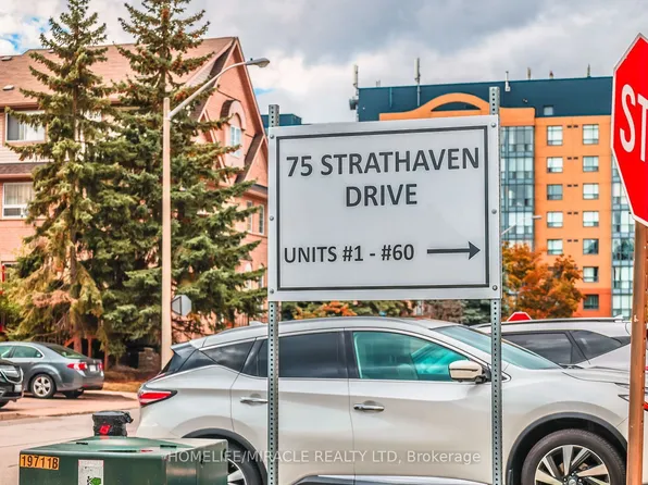 75 Strathaven Dr #46, Mississauga, ON L5R 3W1