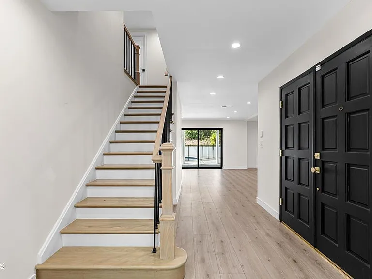 9321 Belvoir Ave — Photo 4