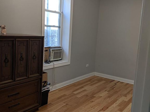 3rd image of 2313 N Leavitt St