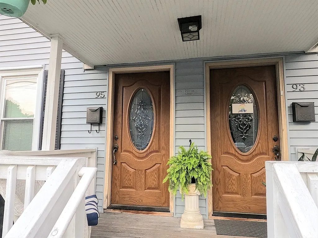 3 bed, 1.0 bath, 1200 sqft, $3,500 — Photo 3