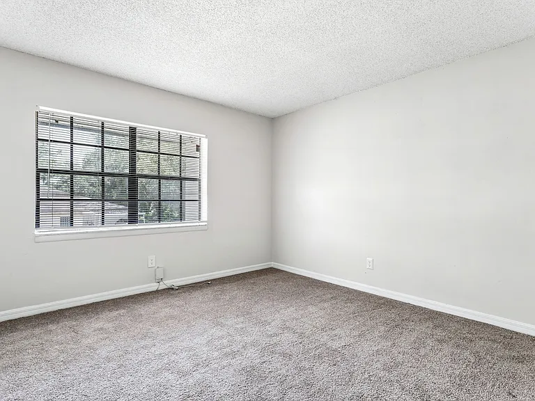 Greenwich Commons Apartment Homes — Photo 18