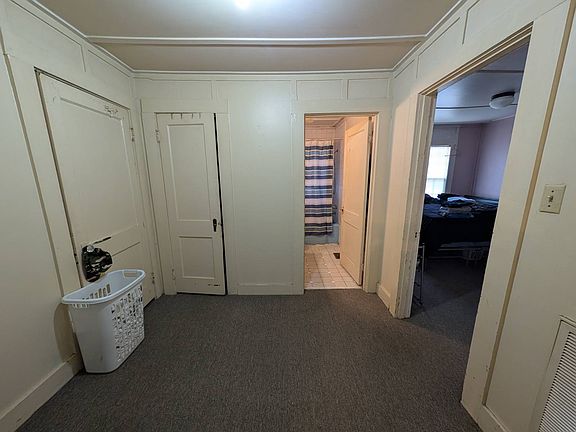 5th image of 906 S 6th St