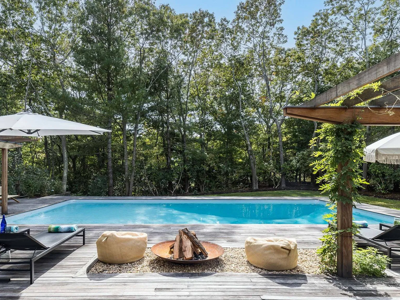 Pool Days, Beach Mornings, Hamptons Nights — Photo 4